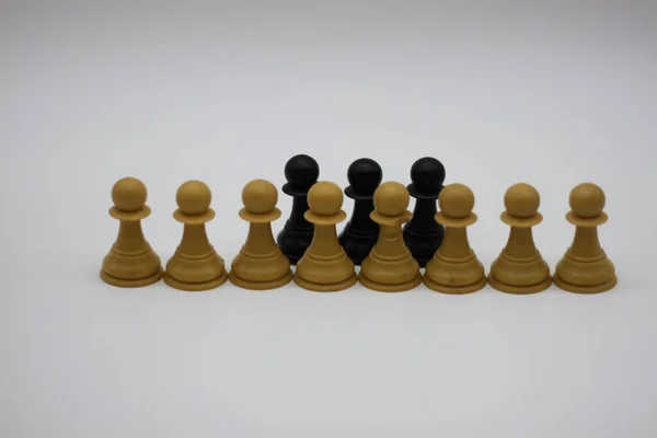 Schwarz Weiße Schachfiguren Isoliert Auf Weißem Hintergrund — Stockfoto