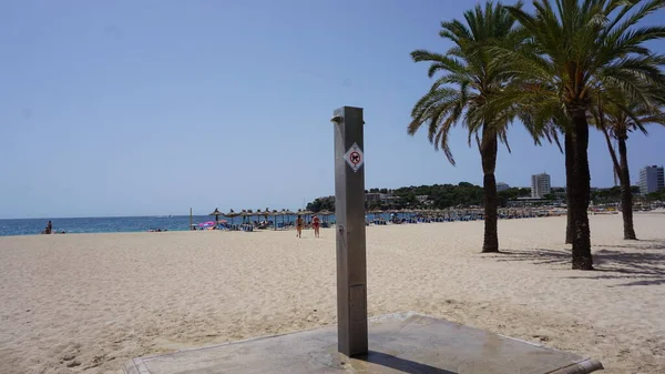 Magaluf Mallorca Baleárské Ostrovy Španělsko Července 2021 Sprcha Pláži Magaluf — Stock fotografie