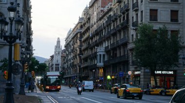 Barselona, Katalonya, İspanya, Ağustos, 3, 2021: Barselona 'nın bir Ağustos gün batımı manzarası