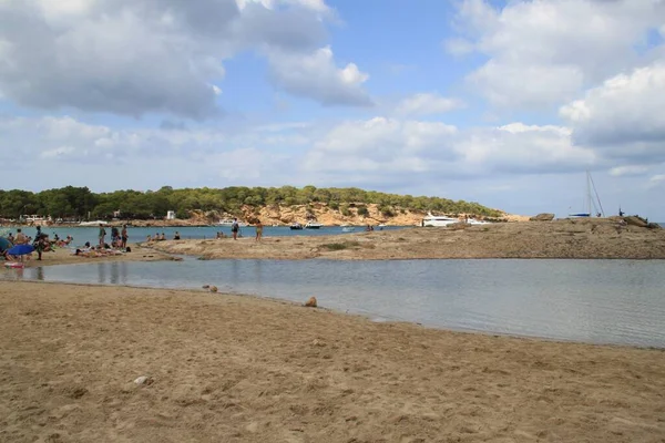 Cala Bassa Beach Club Ibiza Baleary Hiszpania Sierpnia 2021 Krajobraz — Zdjęcie stockowe