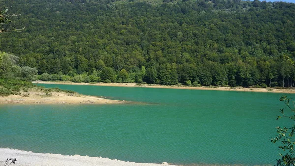 Landscape Blue Water Lareo Reservoir Sunny Day Sierra Aralar Gipuzkoa — Stock Photo, Image