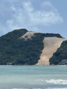 El Morro do Careca (Cerro Calvo), where ado en el extremo sur de la playa de Ponta Negra en Natal, Brasil, es una duna de unos 100-120 metros de altura, rodeada de bosque atlntico, que acta como el Princismbolo turstico de la ciudad