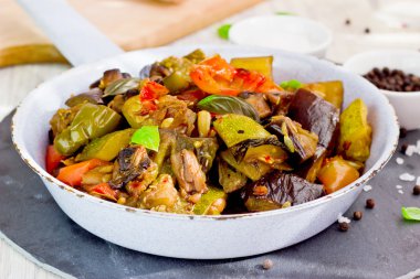 Ratatouille Fransız provence (seçici odak itibaren anteni)