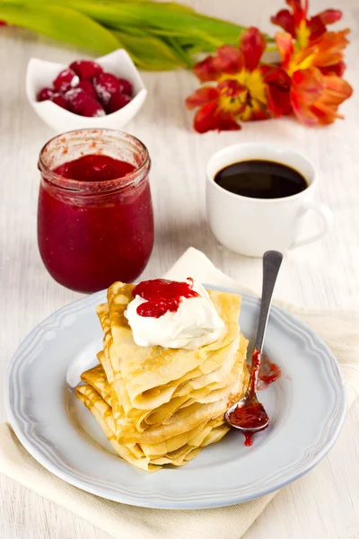 Crepes With Sour Cream and Homemade Strawberry Jam And Coffee selective focus — Stock Photo, Image