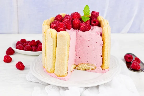 Cake "Charlotte Russ" with raspberries and cream, selective focus. — Stock Photo, Image