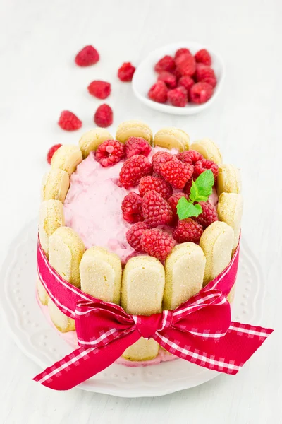 Cake "Charlotte Russe" with raspberries and cream, selective focus — Stock Photo, Image