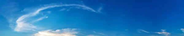 Panorama Niebo Piękną Chmurą Słoneczny Dzień Panoramiczny Obraz Wysokiej Rozdzielczości — Zdjęcie stockowe