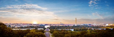 Washington DC 'nin panorama görüntüsü gün batımında Arlington mezarlığından, Washington DC, ABD.