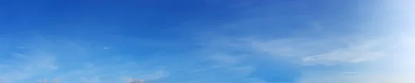 Panoramahimmel Mit Schönen Wolken Einem Sonnigen Tag Hochauflösendes Panoramabild — Stockfoto