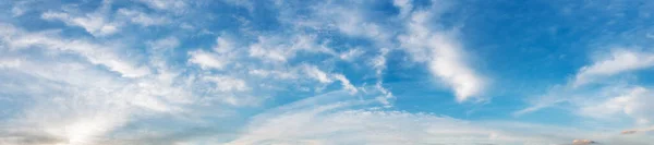 Panoramahimmel Mit Wolken Einem Sonnigen Tag Schöne Zirruswolke — Stockfoto