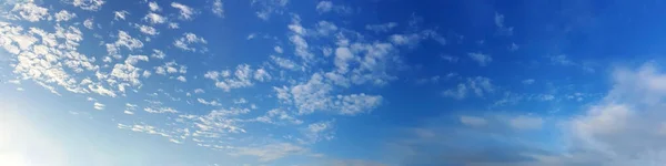 Ciel Panoramique Avec Beau Nuage Par Une Journée Ensoleillée Image — Photo