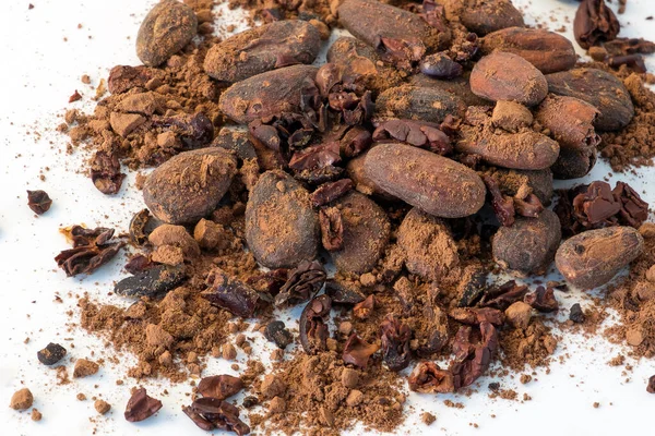 Semințe Boabe Cacao Plite Cacao Pulbere Cacao Izolate Fundal Alb — Fotografie, imagine de stoc