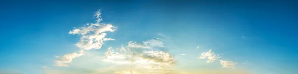 Panorama Céu Azul Com Nuvem Dia Ensolarado Bela Imagem Panorâmica — Fotografia de Stock
