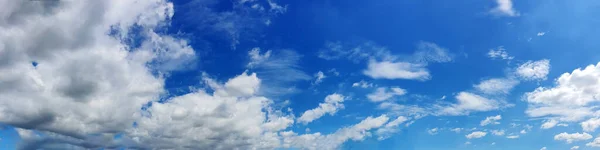 Panoramahimmel Mit Schönen Wolken Einem Sonnigen Tag Hochauflösendes Panoramabild — Stockfoto