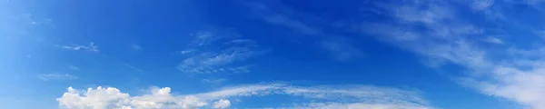 Langit Panorama Dengan Awan Hari Yang Cerah Awan Cirrus Yang — Stok Foto