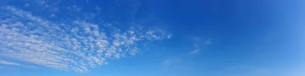 Langit Panorama Dengan Awan Hari Yang Cerah Awan Cirrus Yang — Stok Foto