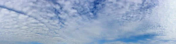 Panoramahimmel Mit Wolken Einem Sonnigen Tag Schöne Zirruswolke — Stockfoto