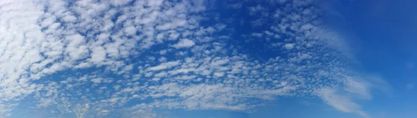 Langit Panorama Dengan Awan Hari Yang Cerah Awan Cirrus Yang — Stok Foto