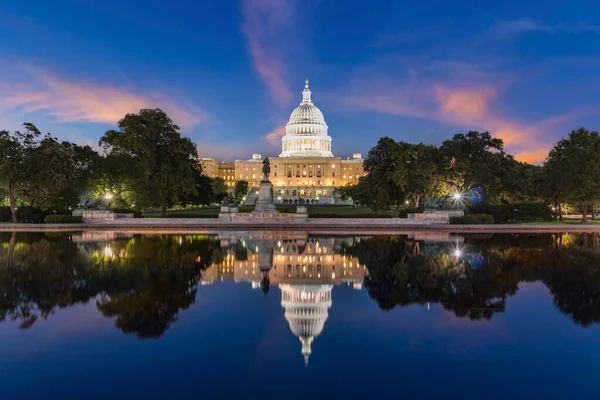 美国国会大厦 从黄昏的倒影池中看到 Washington Usa — 图库照片