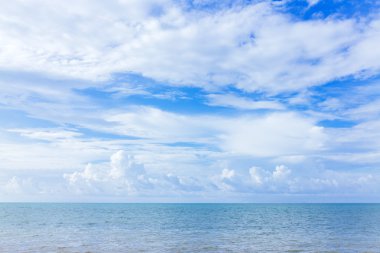 Panoramik mavi gökyüzü