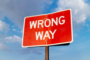 yanlış bir yol işareti