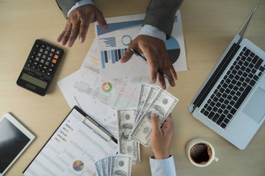 Adam dolar para yolsuzluk analiz büyüme kar mali ticaret fonları ve para değişimi ABD dolar yolsuzluk kavramı