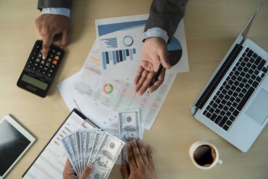 Adam dolar para yolsuzluk analiz büyüme kar mali ticaret fonları ve para değişimi ABD dolar yolsuzluk kavramı