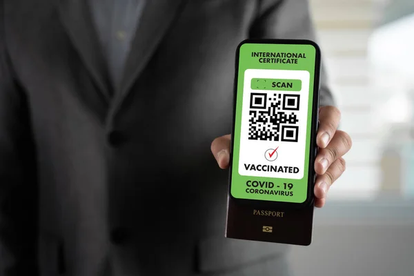 Homme Voyage Immigration Passeport Carte Pour Montrer Certificat Vaccination Contre — Photo