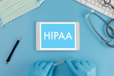 HIPAA Profesyonel doktoru her yerde bilgisayar ve tıbbi ekipman kullanıyor, HIPAA gizlilik kuralı HIPAA Uyumu