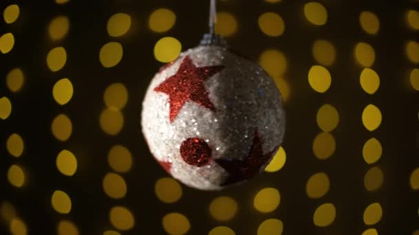 Boże Narodzenie i Nowy Rok dekoracji. Abstrakcyjne zamazane tło wakacyjne Bokeh. Mrugająca girlanda. Świąteczny bal. Świecące tło — Wideo stockowe