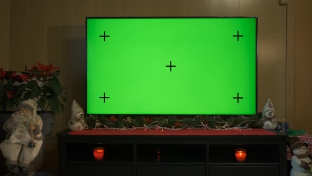 Weihnachtsfernsehen mit grünem Bildschirm. — Stockvideo