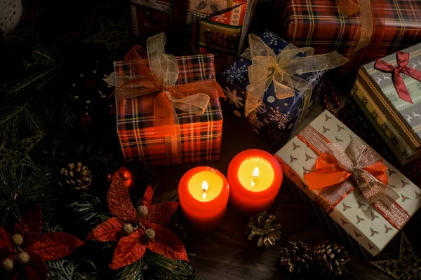 Karácsonyi Dekoráció Karácsonyi Csecsebecsével Gyertyával Advent Szezonban Négy Gyertya Fekete — Stock Fotó