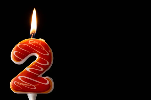 Candele di compleanno isolate su sfondo nero con spazio Copia. — Foto Stock