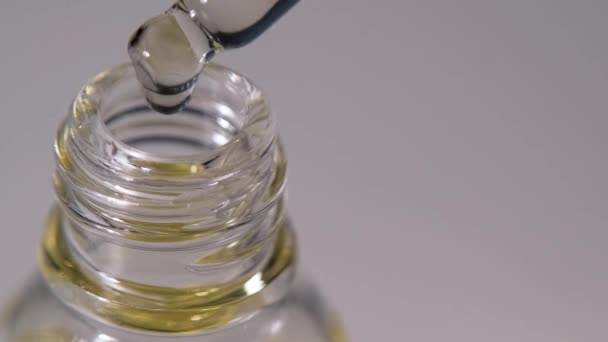 Close up oil drops falling from the pipette — Stock Video