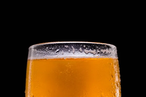 Beer without foam on a black background. — Stock Photo, Image
