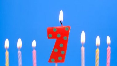7. Doğum günü Pasta Ayrıntısı Mum Yakma, 4K Ayrıntıları.