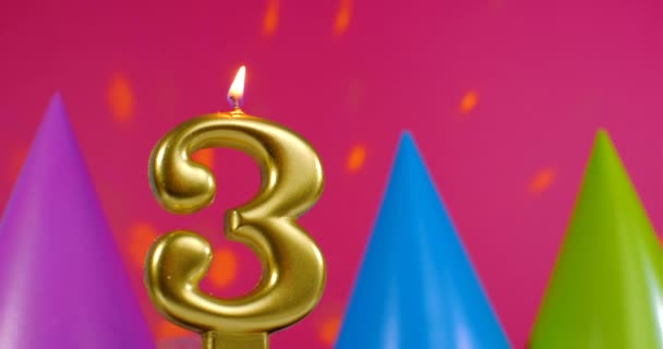 Brennende Geburtstagskuchenkerze Nummer 3.Hintergrund Jubiläumsfeier Konzept — Stockvideo