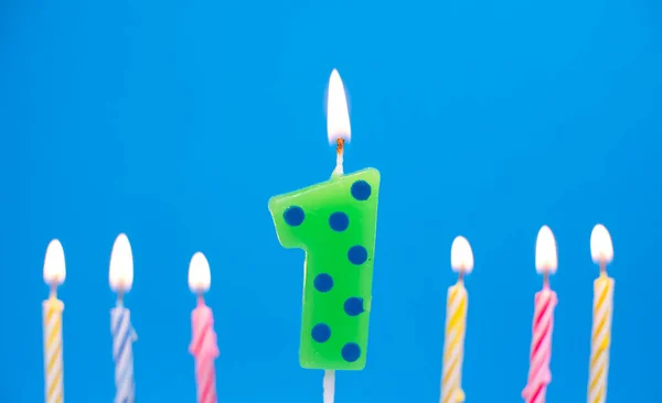 Pálení narozeninové svíčky číslo1. Happy Birthday background anniversary celebration concept — Stock fotografie