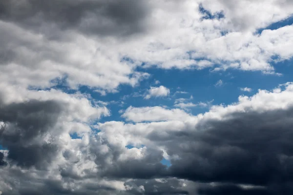 Turbulente und dramatische Perspektiven — Stockfoto