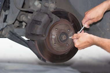 Forward brake on the car repeiring