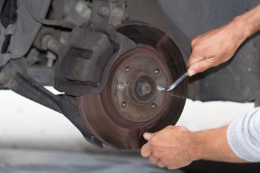 Forward brake on the car repeiring