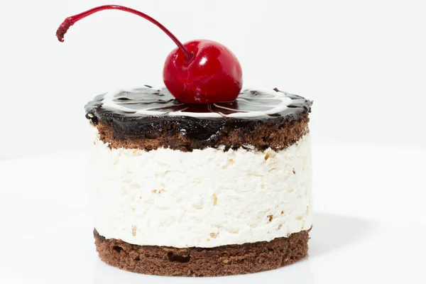 Kirazlı çikolatalı pasta.
