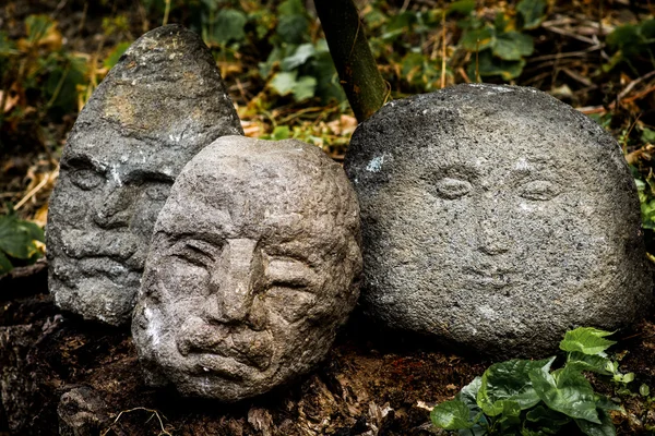 Cabezas de piedra — Foto de Stock