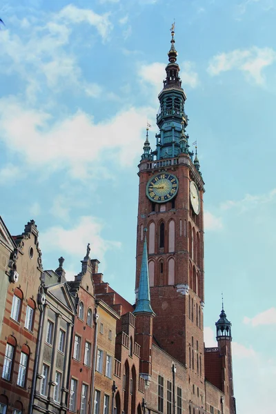 Katedrali ile saat — Stok fotoğraf