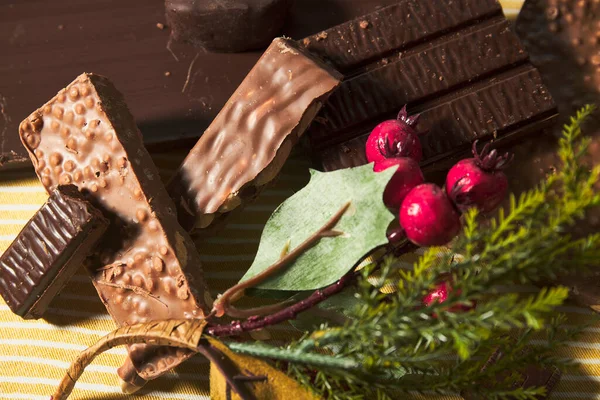 Çeşitli fındıklar, tipik İspanya Noel tatlıları.