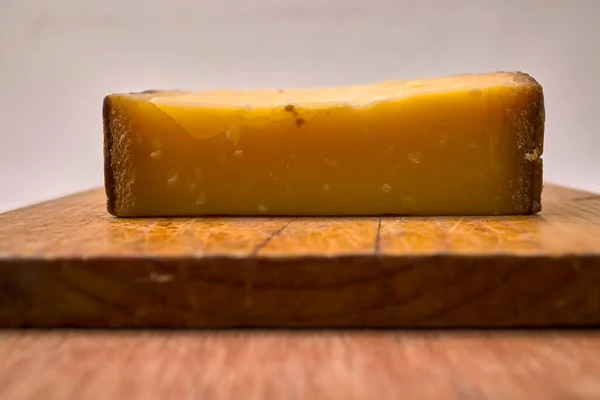 Morceau Fromage Français Sur Une Planche Bois — Photo