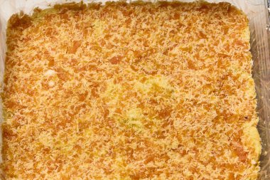 Fırınlanmamış havuçsuz kek. İsviçre dürümleri ile yapılmış. Sütlü çörek olarak da bilinir. Brioche 'ye benzer. İçinde havuç, şeker ve hindistan cevizi var..