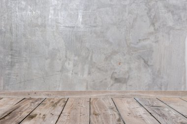 Beton duvar ve ahşap zemin