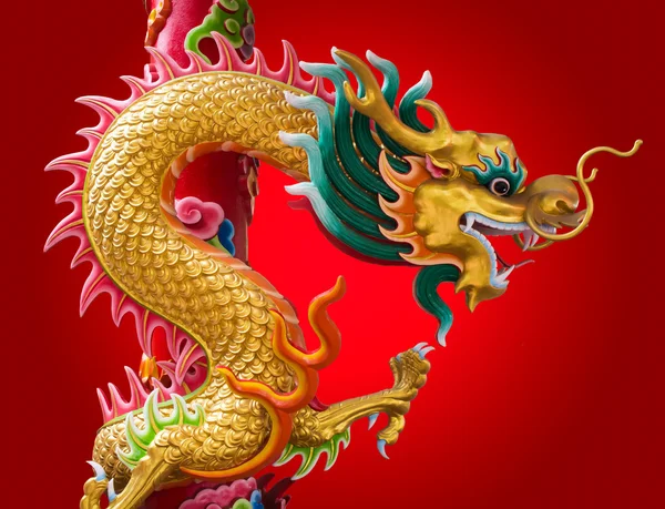 Dragão chinês com fundo vermelho — Fotografia de Stock