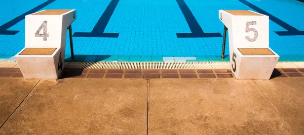 Oude zwembad — Stockfoto